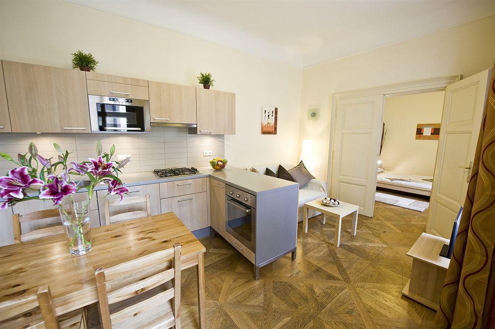Bohemia Apartments Prague Centre ภายนอก รูปภาพ