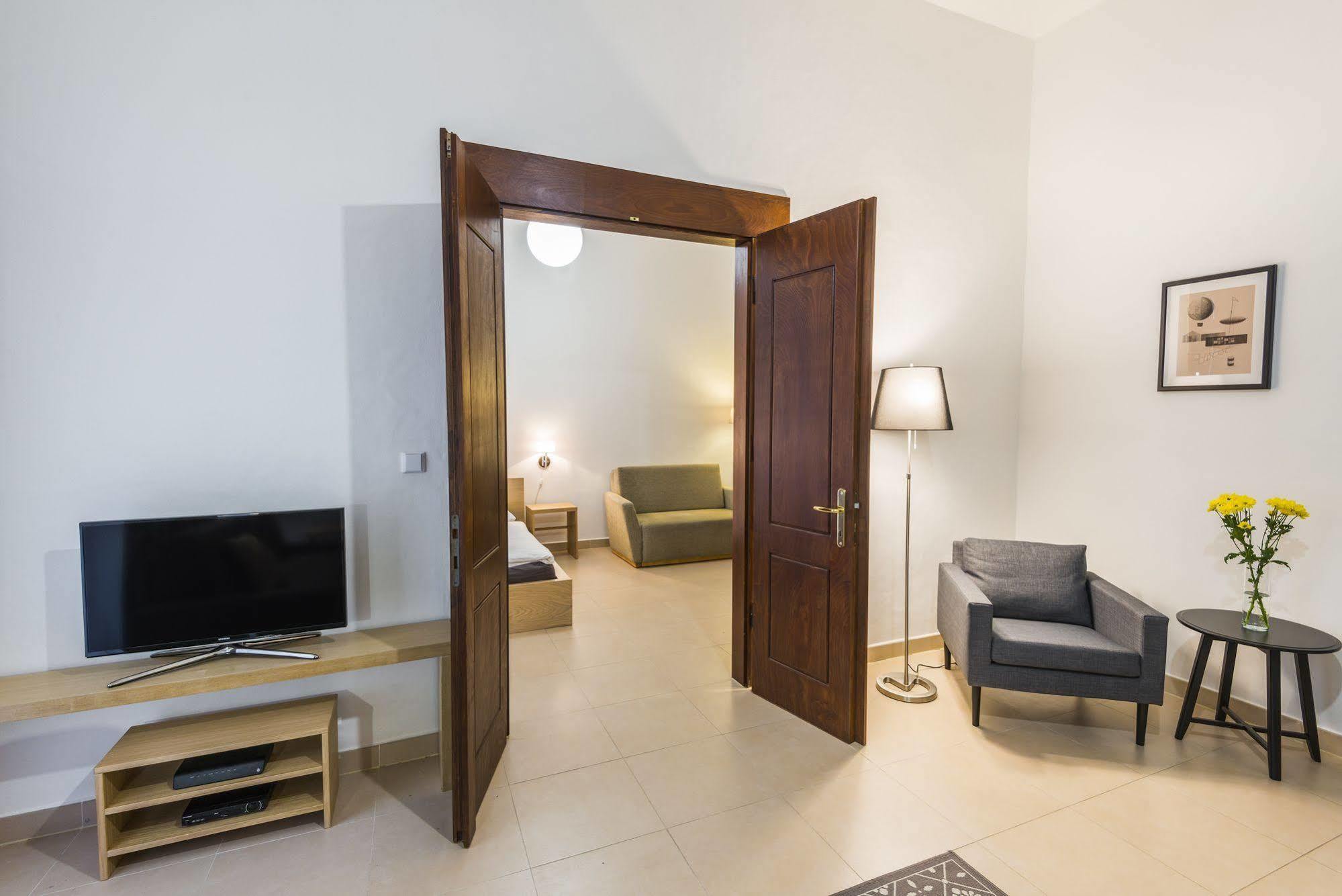 Bohemia Apartments Prague Centre ภายนอก รูปภาพ