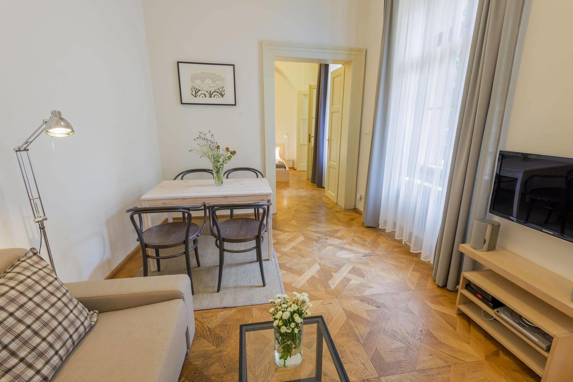 Bohemia Apartments Prague Centre ภายนอก รูปภาพ