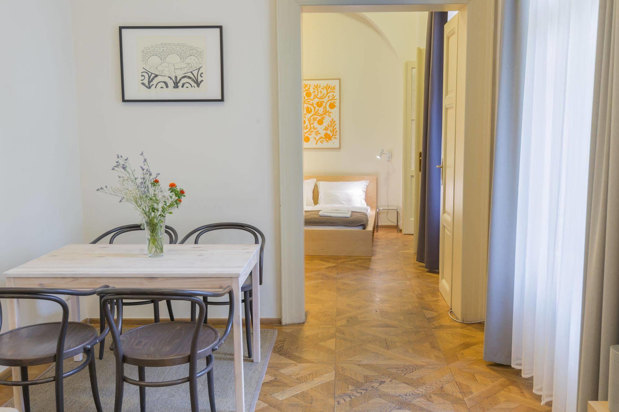Bohemia Apartments Prague Centre ภายนอก รูปภาพ